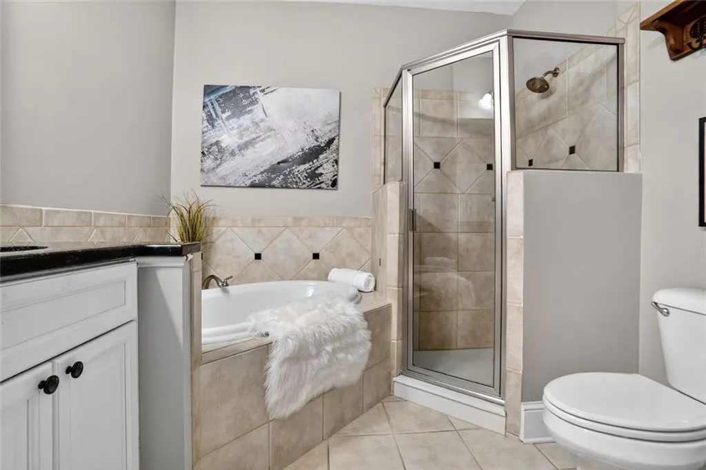 Brookhaven, Georgia 30319, United States, 2 Bedrooms Bedrooms, ,3 BathroomsBathrooms,Residential,Active,196316