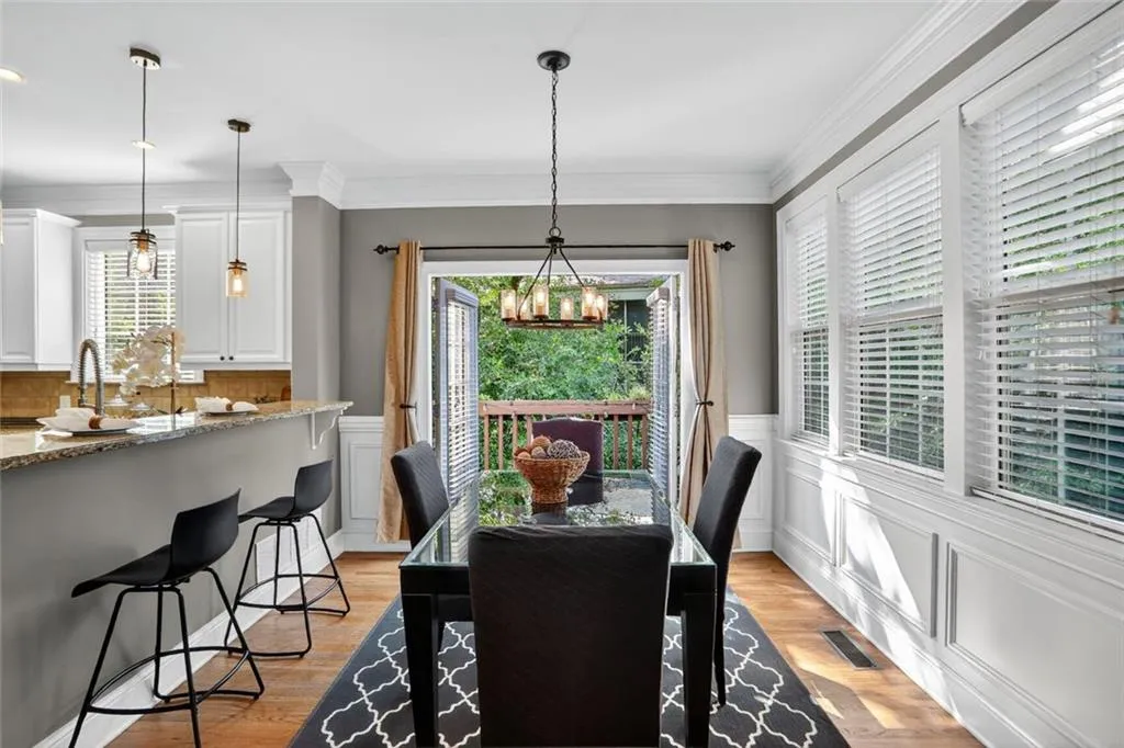 Brookhaven, Georgia 30319, United States, 2 Bedrooms Bedrooms, ,3 BathroomsBathrooms,Residential,Active,196316