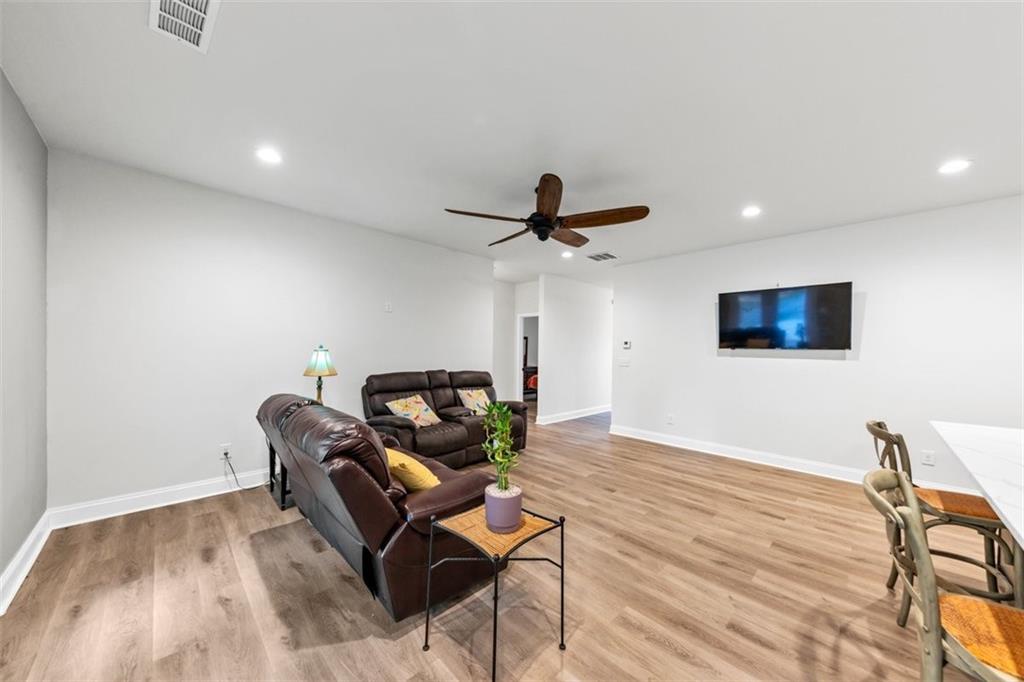 Wesley Lk/Oxford Dwn - Residential