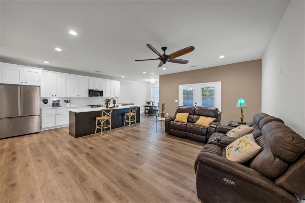 Wesley Lk/Oxford Dwn - Residential