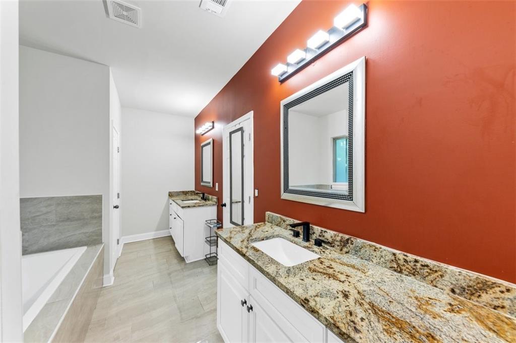 Wesley Lk/Oxford Dwn - Residential