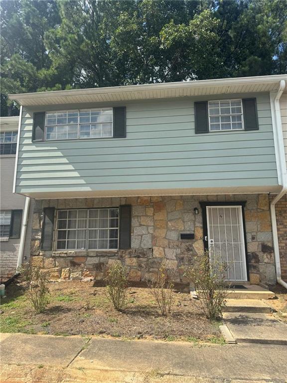 Don't miss this opportunity, 2 Story Condo in a gate community, 3 bedrooms, 2.5 bathrooms with a nice private fenced back porch.