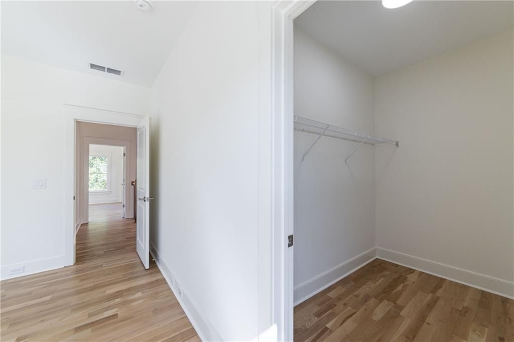 listing image 102