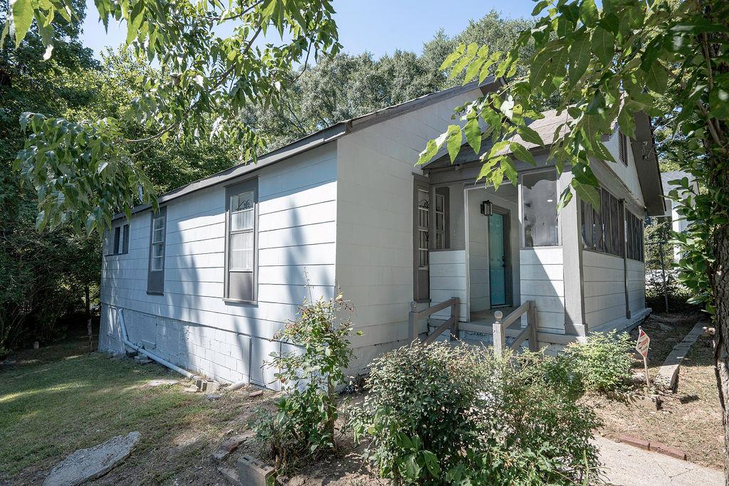 184 Dahlia Avenue NW