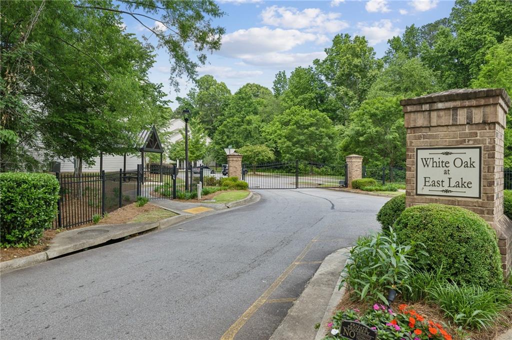 2817 WHITE OAK Lane