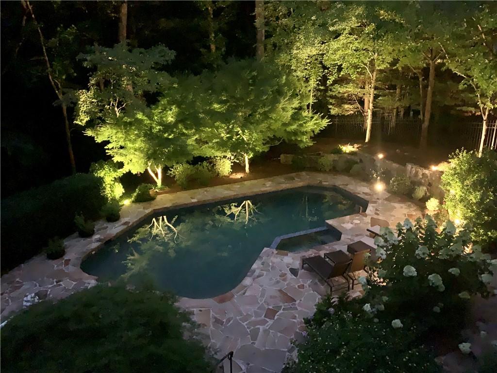 950 Tiverton Lane