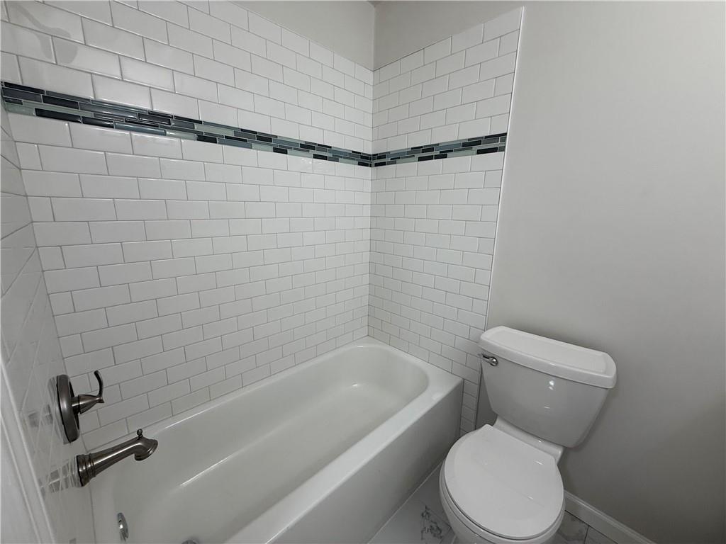 5685 Kingsport Dr Dr, Sandy Springs, Georgia image 10