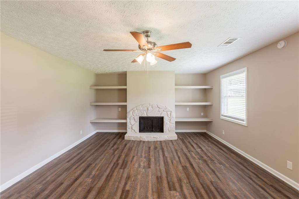 225 Fireside Way, Fairburn, Georgia image 3