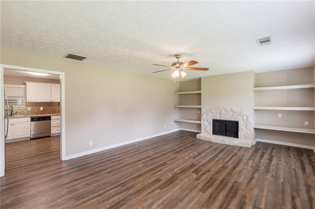 225 Fireside Way, Fairburn, Georgia image 4