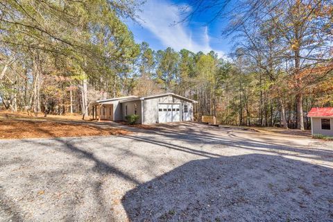 A home in Dawsonville