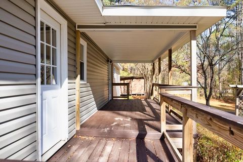 A home in Dawsonville