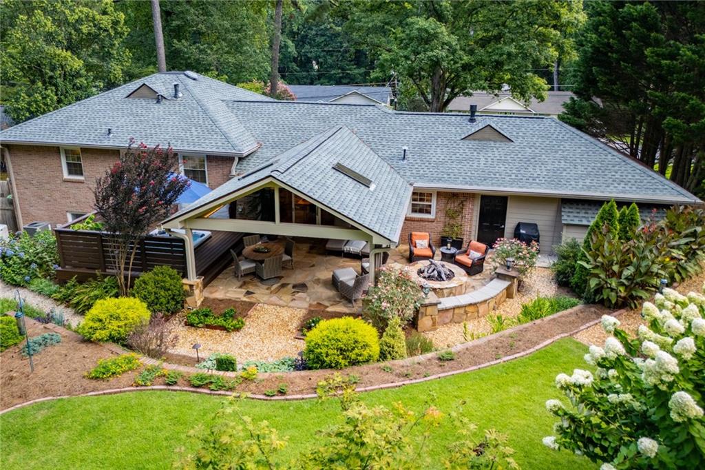 2570 NE Hawthorne Drive NE