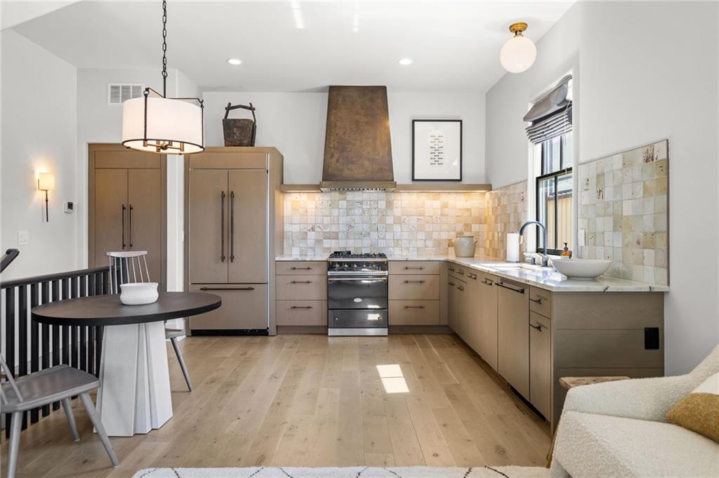 2053 Manchester Street NE