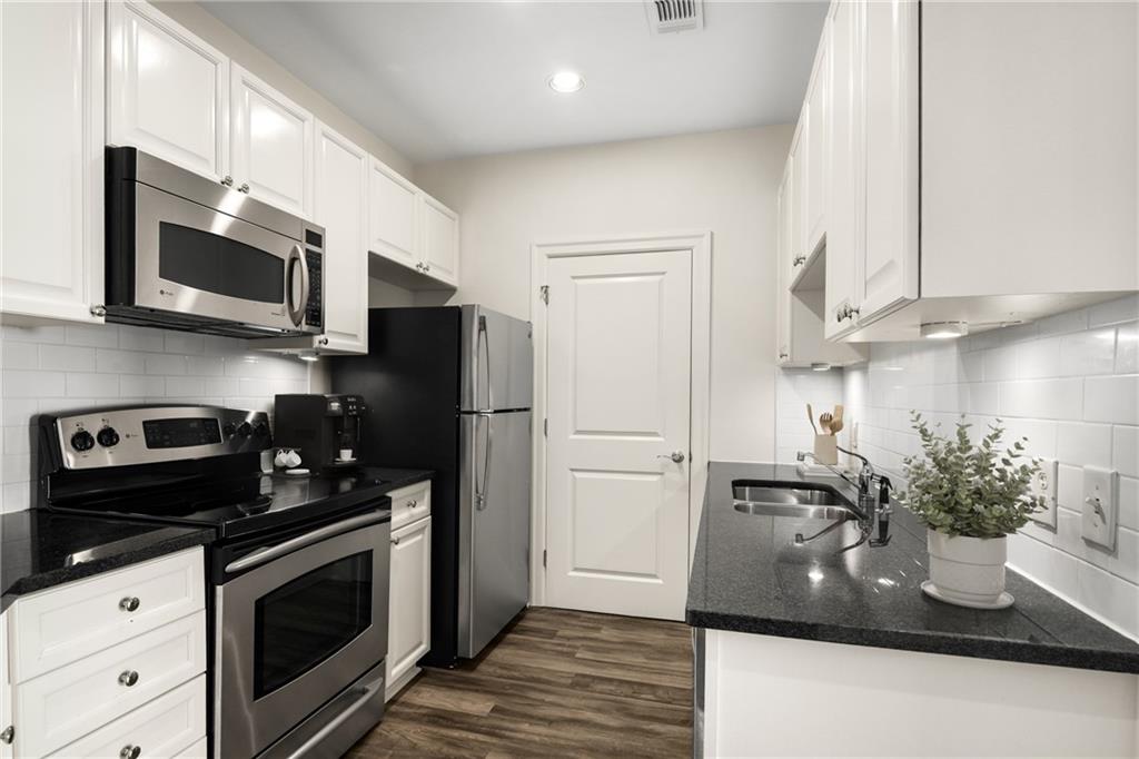 325 E Paces Ferry Road NE 1704