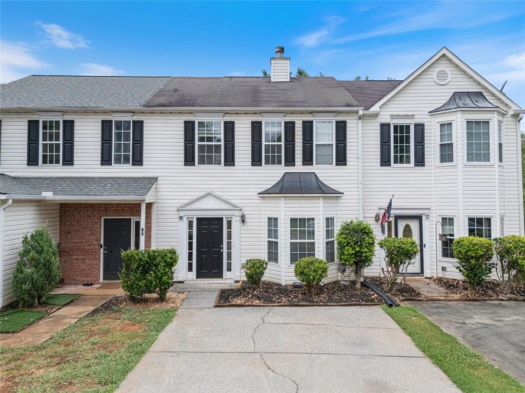 Welcome to this well maintained 2 bedroom, 2.5 bath townhome offering comfort, convenience, and space to make it your own. Located in a desirable Cartersville community, this home features an open concept main level perfect for entertaining or everyday living. The spacious living and dining areas flow seamlessly into a functional kitchen, ready for your personal touches.
Upstairs, you'll find a generously sized master bedroom, offering plenty of room to unwind, along with a second bedroom perfect for guests, a home office, or flex space. Step outside to a private backyard oasis — ideal for cookouts, relaxing with family, or creating your own outdoor retreat.
Whether you're a first-time buyer, downsizing, or investing, this townhome is a fantastic opportunity in one of Cartersville’s most convenient locations just minutes to shopping, schools, and major commuter routes.
Don’t miss this one. Schedule your showing today!