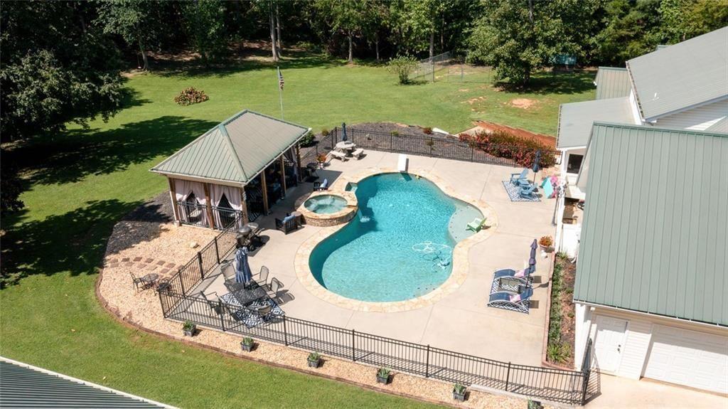 237 Highway 136 W