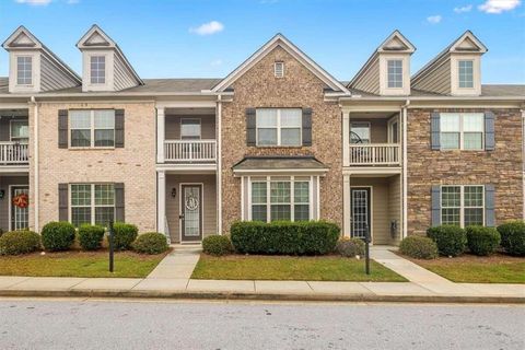 A home in Fairburn