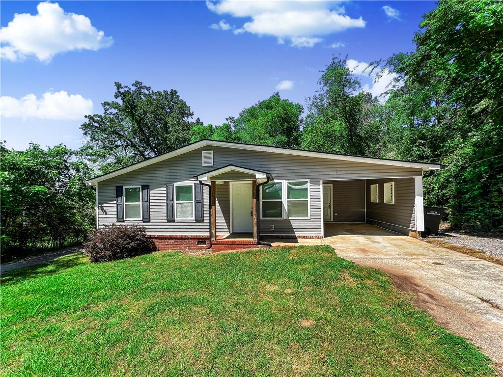 Available now! This charming home features fresh paint, new carpet and light fixtures. Inviting open concept living room is open to the kitchen which features stainless appliances, bright white cabinets and lovely view out to the HUGE fenced backyard. Three bedrooms and spacious hall bath. Large laundry room with additional storage. One car carport. Convenient to restaurants, shopping, I-75 and more!

Resident Benefit Package included. Check out our 5-Star Reviews on Google. Rent quoted reflects discount for on time payment, ask for details.