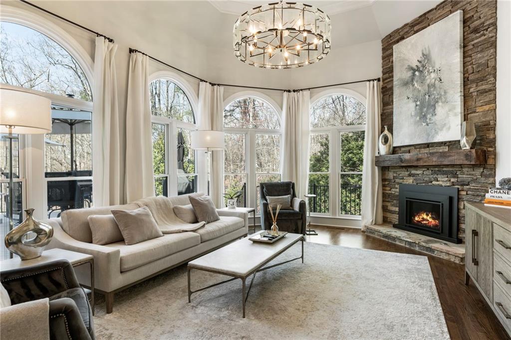 1115 Lake Shore Overlook