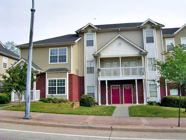 THREE LEVEL TOWNHOME. GREAT LOCATION. GREAT PRICE. WAY BELOW COMPS. BEDROOM OR OFFICE ON GARAGE LEVEL. COMPARE! LOCKBOX WILL BE ON DEC 1ST. TENANT IS OUT. BRING ALL OFFERS.