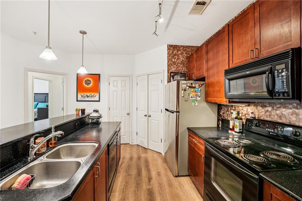 400 17th Street 2212