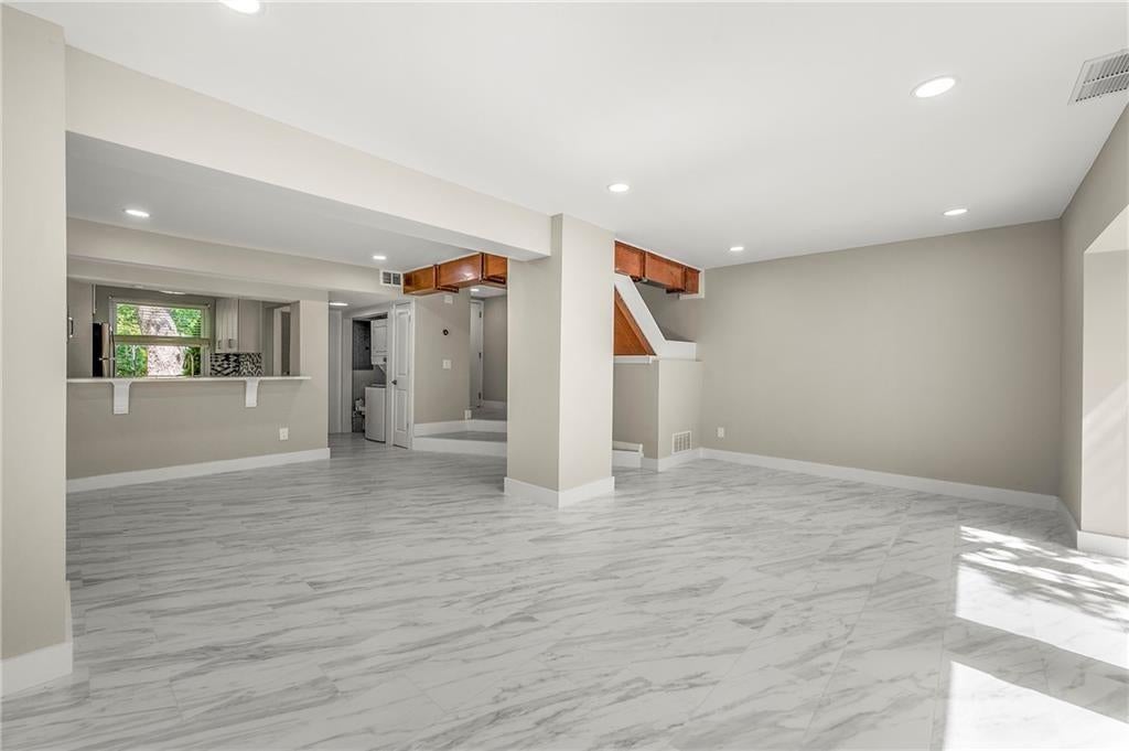 1009 Riverbend Club Drive SE