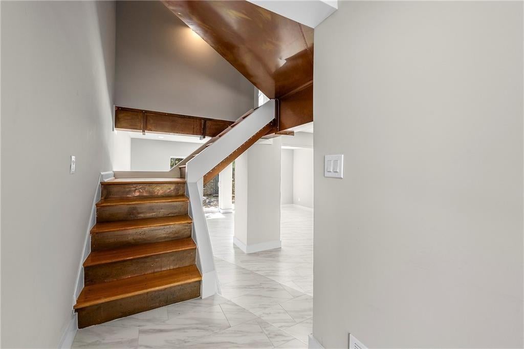 1009 Riverbend Club Drive SE