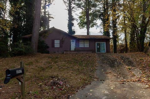 Homes For Sale - 687 Utoy Court<br/> Jonesboro, GA 30238