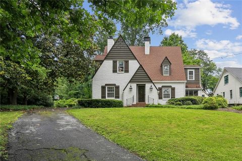 Photo of 3648 Kingsboro Road NE, Atlanta, GA 30319 (MLS # 7776350)