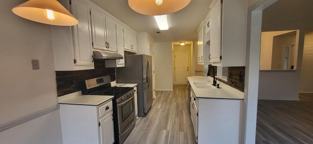 Newly Renovated Ranch Home
Bright interior with fresh paint throughout. Beautiful and vibrant newly installed hardwood floors. Air conditioning system replaced within the past year. Fenced backyard perfect for living with your dog. Stainless steel appliances. Don’t miss this opportunity!