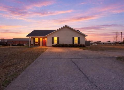 Homes For Sale - 8 Stonegate Drive<br/> Cedartown, GA 30125