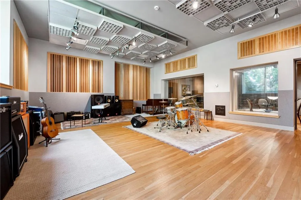 Ball Ground, Georgia 30107, United States, 8 Bedrooms Bedrooms, ,12 BathroomsBathrooms,Residential,Active,39876