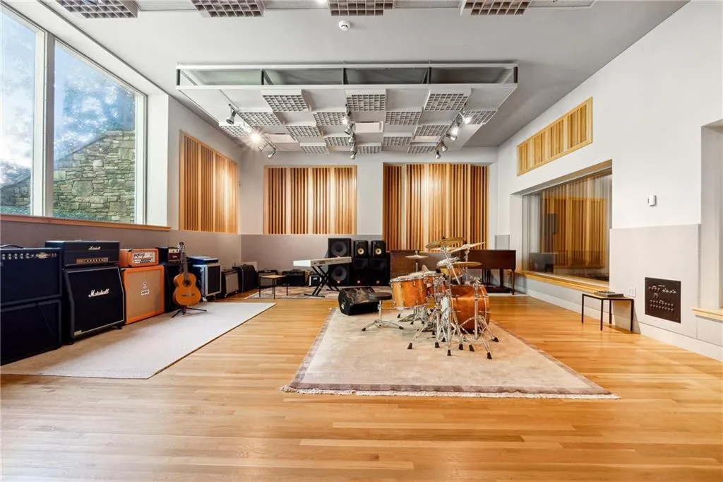 Ball Ground, Georgia 30107, United States, 8 Bedrooms Bedrooms, ,12 BathroomsBathrooms,Residential,Active,39876