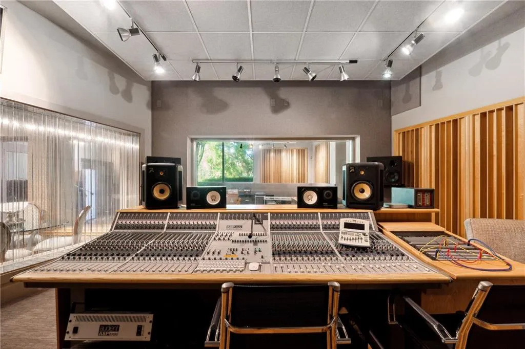 Ball Ground, Georgia 30107, United States, 8 Bedrooms Bedrooms, ,12 BathroomsBathrooms,Residential,Active,39876