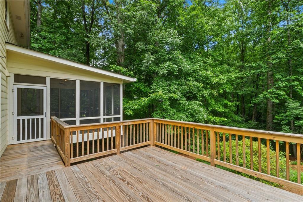 3802 SW Knights Bridge Road, Lilburn, Georgia image 33