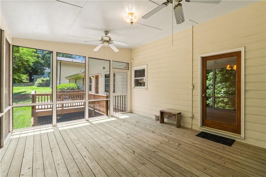 3802 SW Knights Bridge Road, Lilburn, Georgia image 32