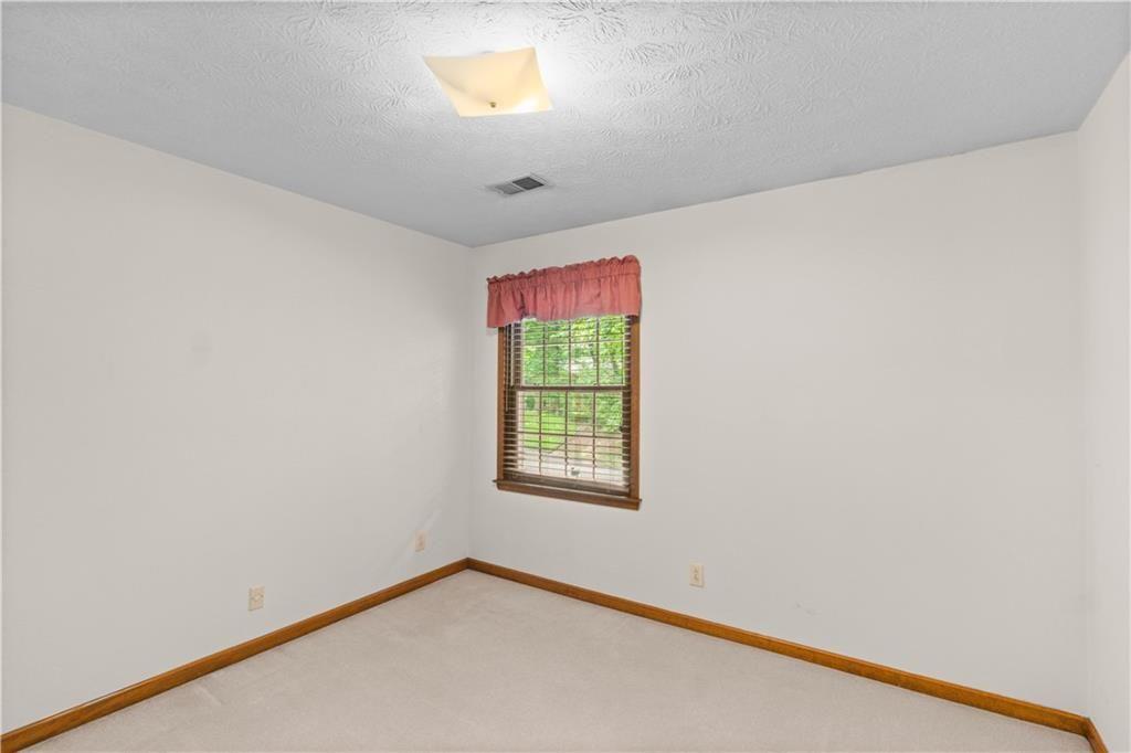 3802 SW Knights Bridge Road, Lilburn, Georgia image 24