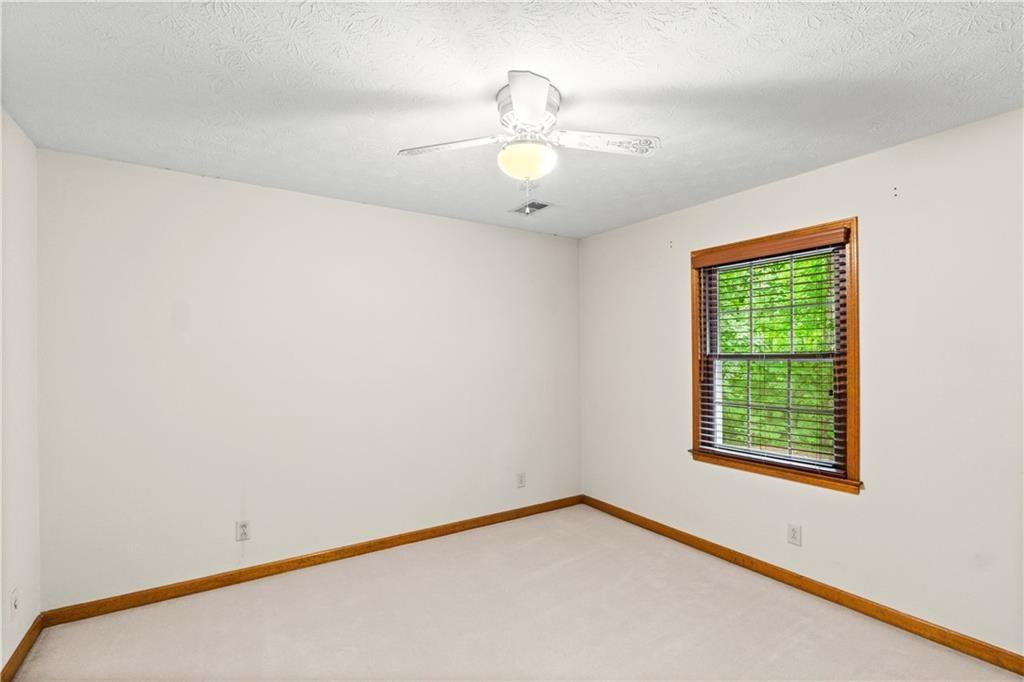 3802 SW Knights Bridge Road, Lilburn, Georgia image 28