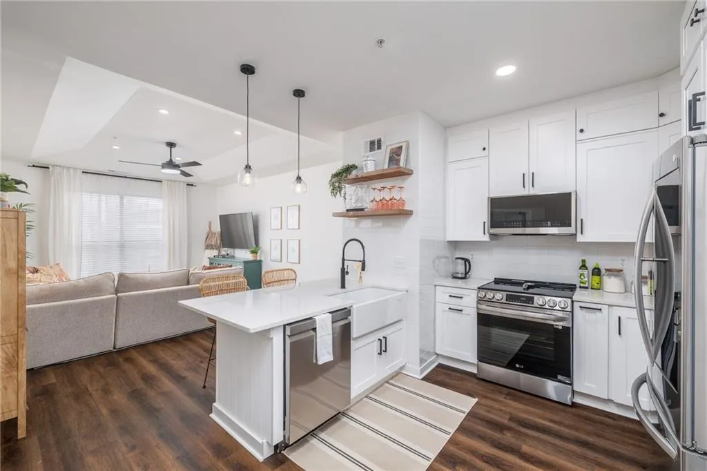 Atlanta, Georgia 30306, United States, 1 Bedroom Bedrooms, ,1 BathroomBathrooms,Residential,Pending,12882