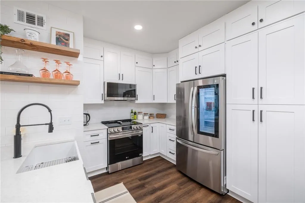 Atlanta, Georgia 30306, United States, 1 Bedroom Bedrooms, ,1 BathroomBathrooms,Residential,Pending,12882