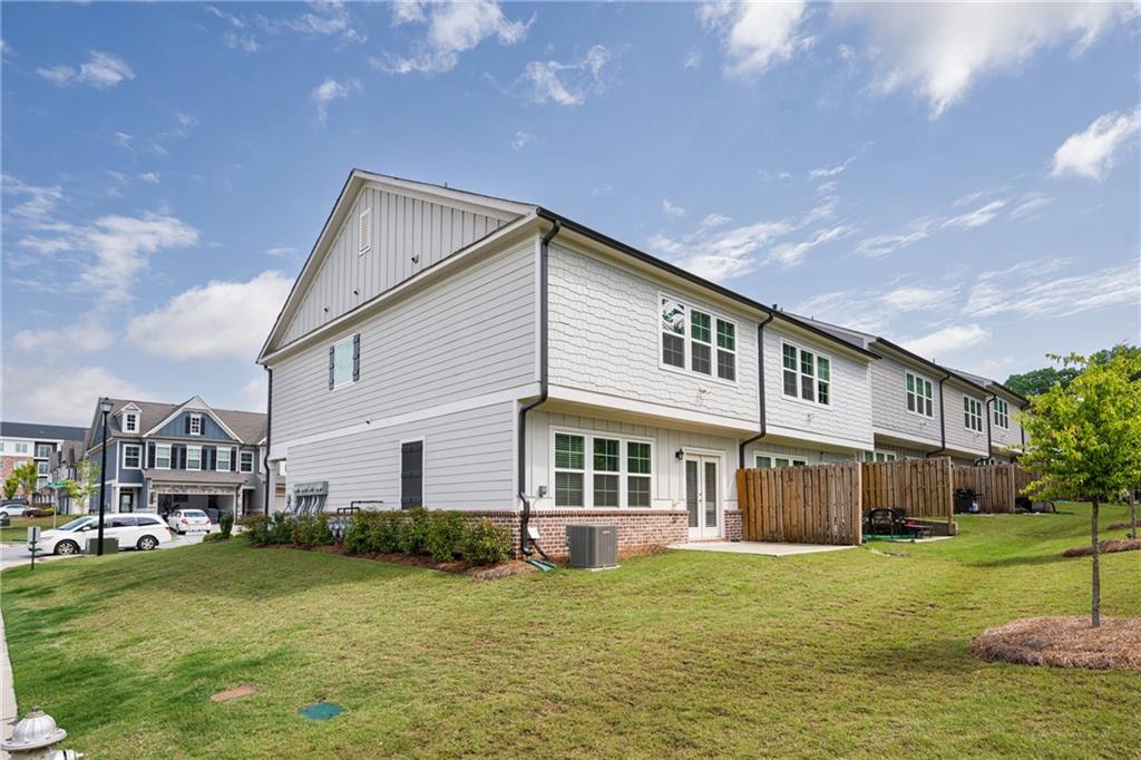 668 Isom Walk, Suwanee, Georgia image 18