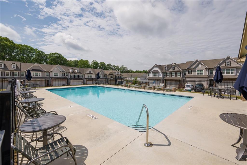 668 Isom Walk, Suwanee, Georgia image 19