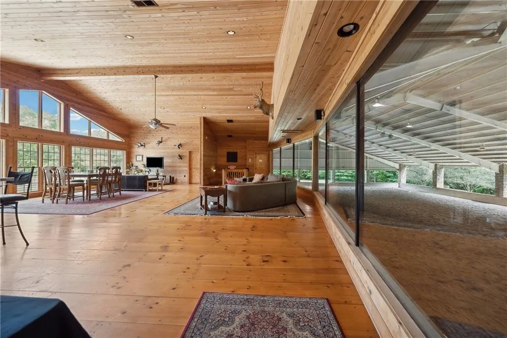 Milton, Georgia 30004, United States, 4 Bedrooms Bedrooms, ,4 BathroomsBathrooms,Residential,Contingent,51429