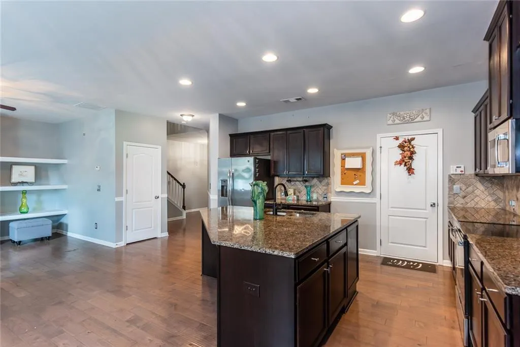 Snellville, Georgia 30078, United States, 3 Bedrooms Bedrooms, ,3 BathroomsBathrooms,Residential,Active,231225