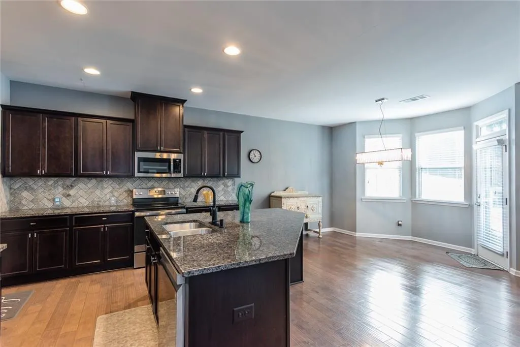 Snellville, Georgia 30078, United States, 3 Bedrooms Bedrooms, ,3 BathroomsBathrooms,Residential,Active,231225