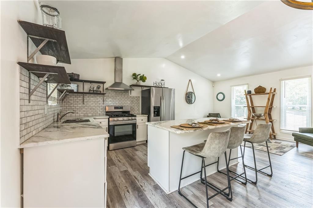 120 Cainwood Court W