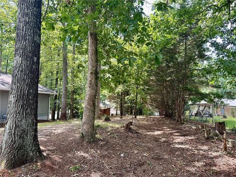 A home in Toccoa