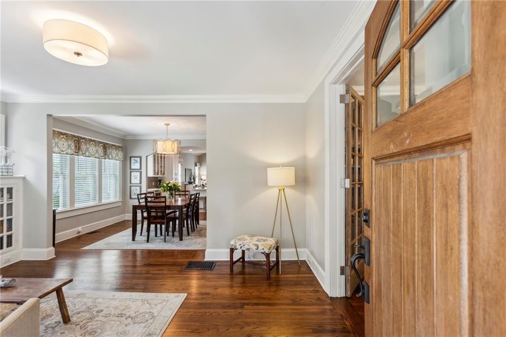 39 East Drive NE