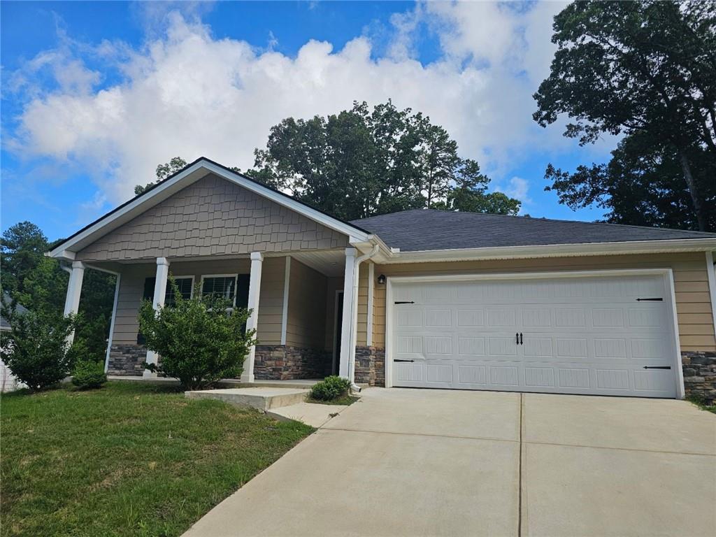 **Move-in incentive: 1/2 month off first month's rent** Newer construction 4 bed/2 bath home in Willow Ridge community in Dallas! Single story living at its best with a large kitchen island and an open floorplan - perfect for entertaining family and friends.