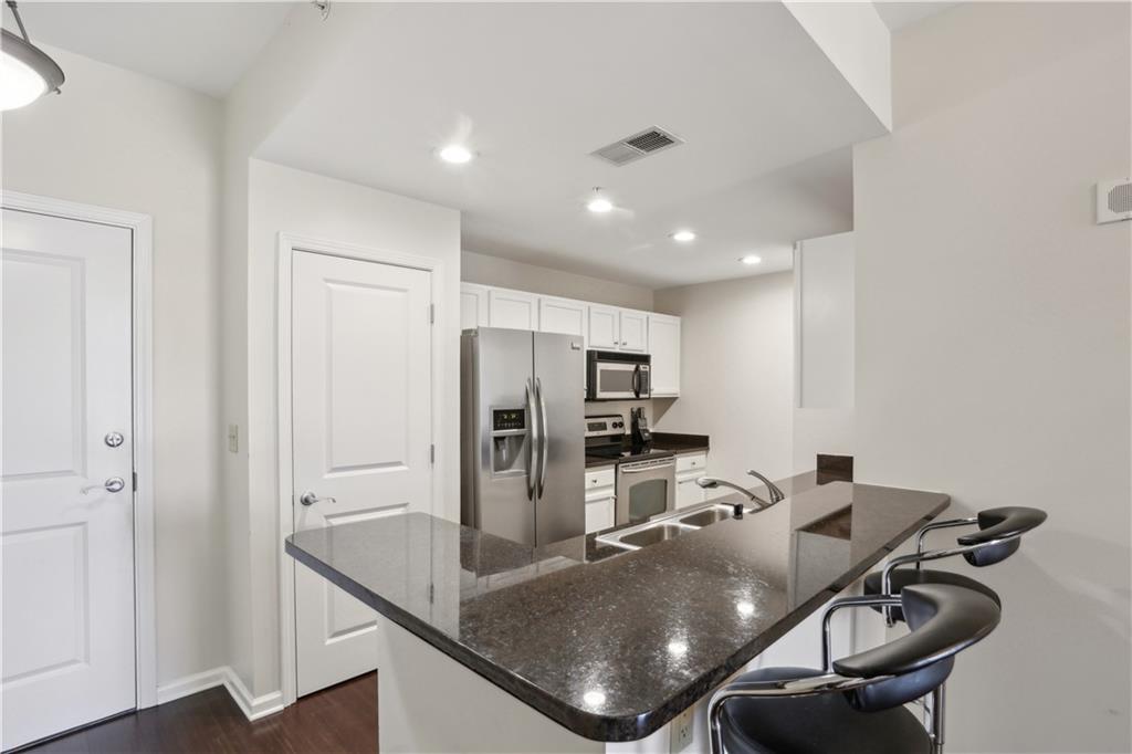 3040 Peachtree Road NW 713